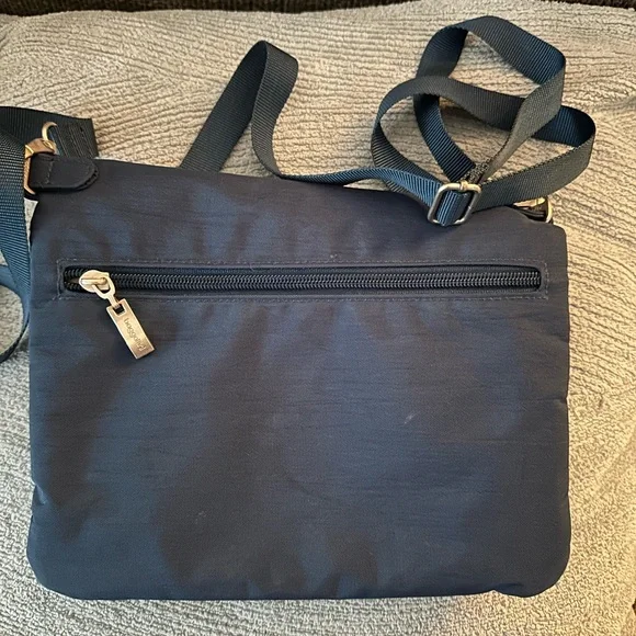Bargain Water-Resistant Nylon Crossbody Bag - Picture 3 of 4